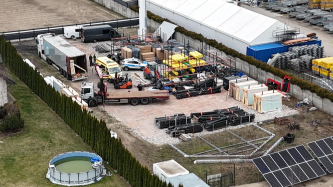 Potworny wypadek. Pracownik przygnieciony przez okno. Jego serce się zatrzymało