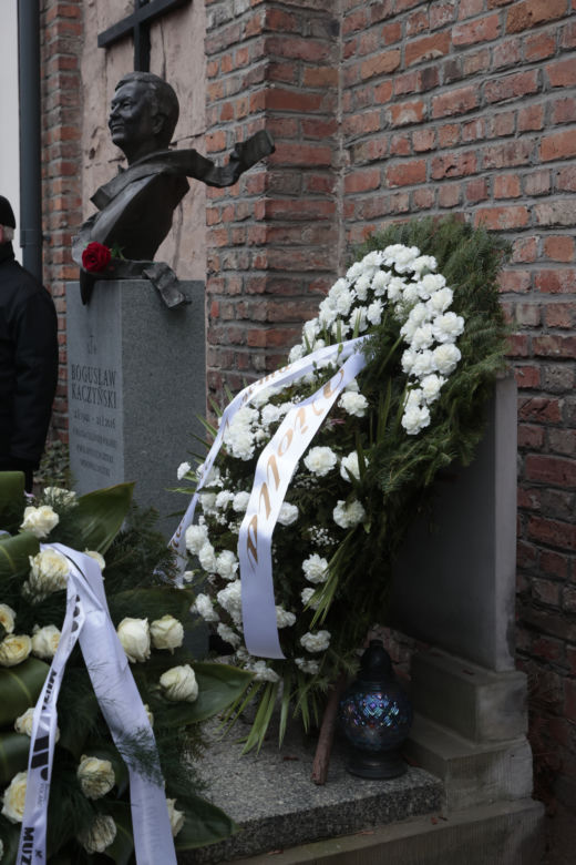 Wzruszające napisy na szarfach na pogrzebie Jerzego Połomskiego