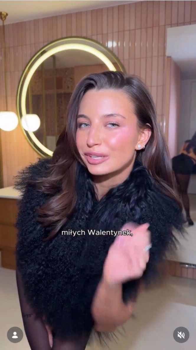 Julia Wieniawa dała się ponieść. Aż trzy stylówki na walentynki?