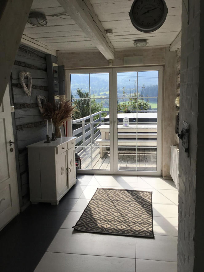 Remont drewnianej chaty w Bełdnie