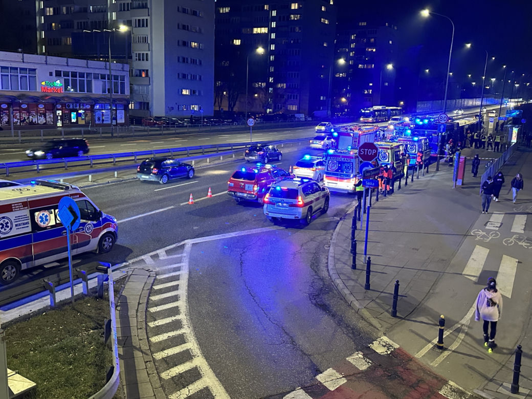 Autobusy zderzyły się w Warszawie. 10 osób rannych
