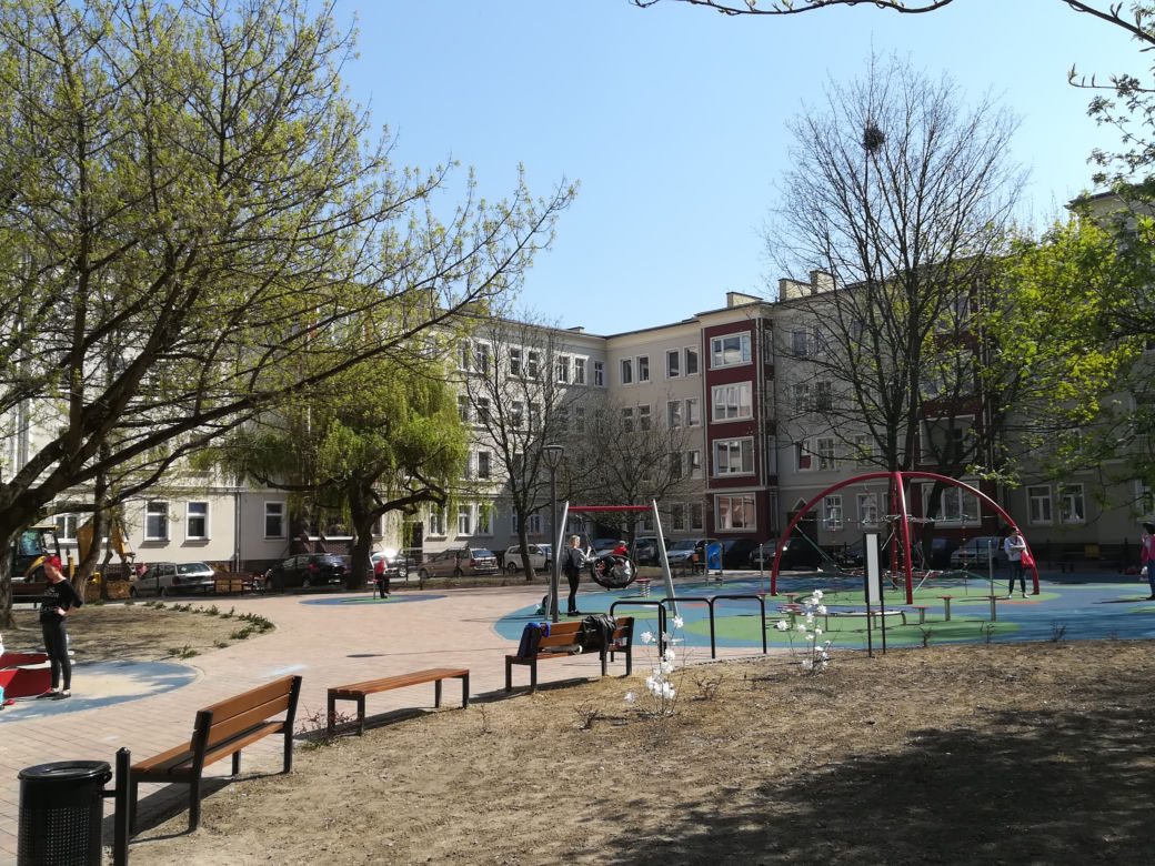 Wyremontowane podwórko przy ul. Montwiłła