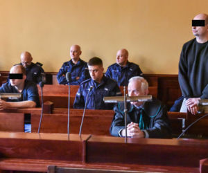 „Pan Frytka” i jego kolega stanęli przed sądem za brutalny gwałt w Toruniu