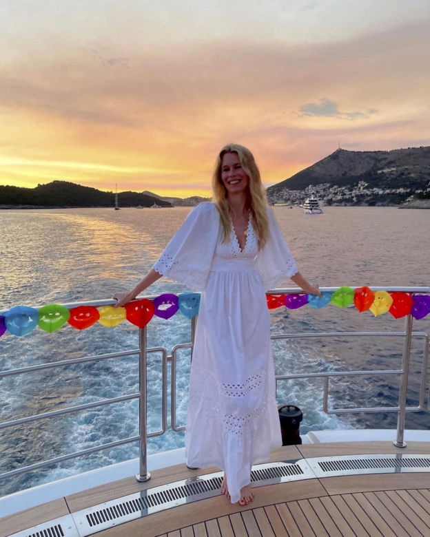 Claudia Schiffer wraca! Opadnie ci szczęka na widok 53-letniej modelki