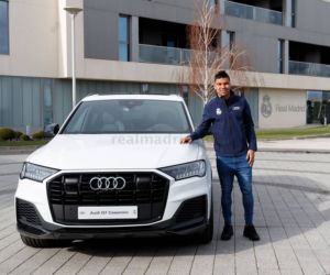 Piłkarze drużyny Real Madryt odebrali nowe samochody Audi