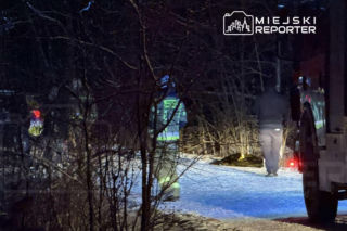Śmiertelna zabawa na śniegu. 25-latek nie przeżył kuligu. Spadł z worka i uderzył w drzewo