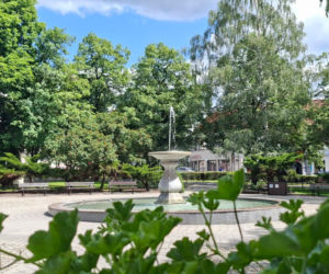 To miasto w woj. świętokrzyskim ma jeden z najpiękniejszych rynków. Czaruje też zabytkową kaplicą