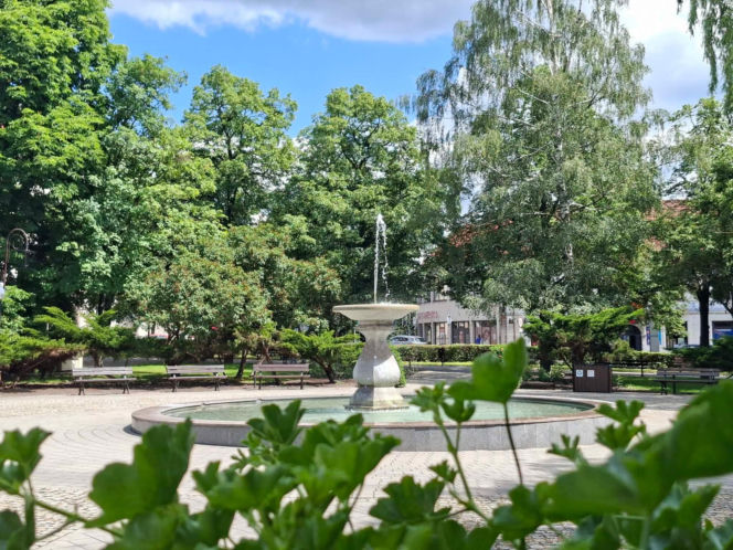 To miasto w woj. świętokrzyskim ma jeden z najpiękniejszych rynków. Czaruje też zabytkową kaplicą