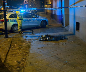 Tragedia w Warszawie. Wyszedł na oblodzony balkon, poślizgnął się i spadł. Nie żyje
