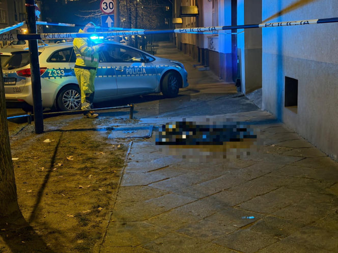 Tragedia w Warszawie. Wyszedł na oblodzony balkon, poślizgnął się i spadł. Nie żyje