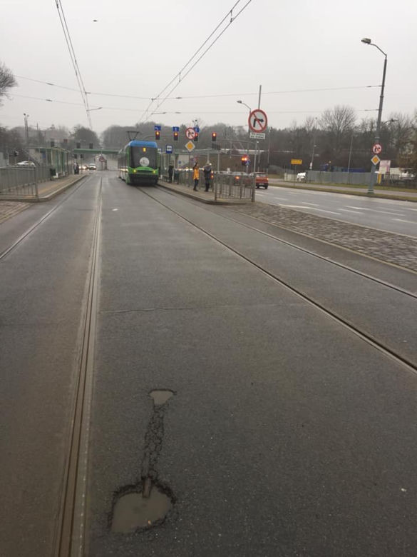 Łopata pod asfaltem. Niecodzienne odkrycie na ulicy Arkońskiej