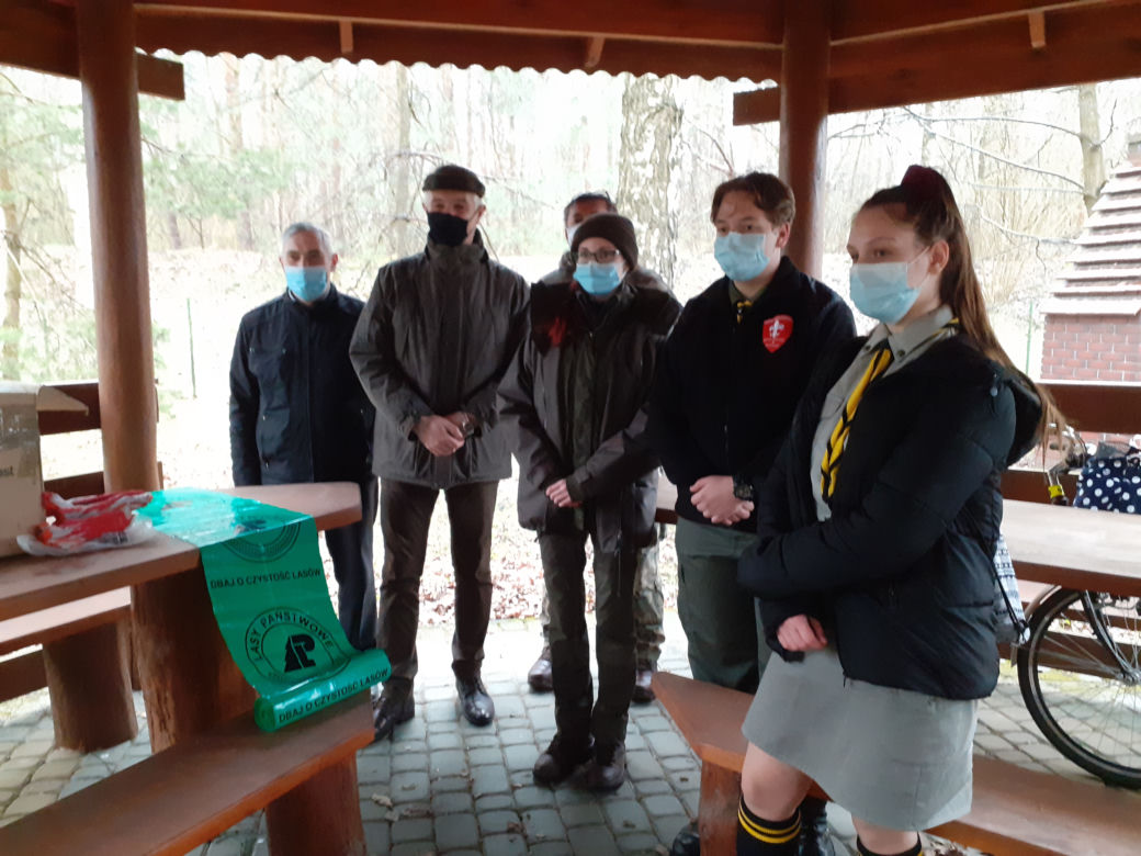 Czuwam dla Ziemi - akcja sprzątania uroczyska Sekuła przez harcerzy w Siedlcach 22.04.2021