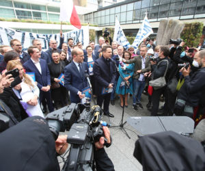 Trzaskowski rozpoczął zbiórkę podpisów w centrum Warszawy