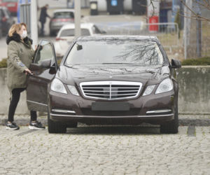 Izabela Trojanowska i Mercedes Klasy E