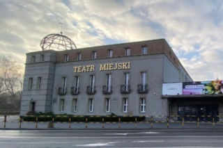 Ogłoszenie o pracę rozpętało dyskusję. Teatr tłumaczy kryteria naboru