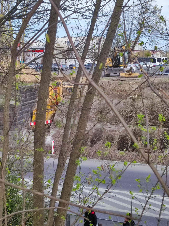 Budowa tunelu dla rowerzystów pod wiaduktem garwolińskim coraz bliżej
