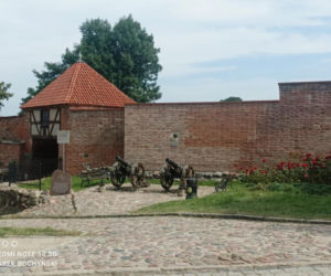 To najdłuższe mury obronne w woj. warmińsko-mazurskim. Otaczają Stare Miasto