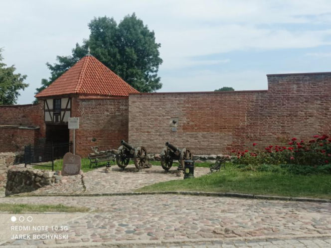 To najdłuższe mury obronne w woj. warmińsko-mazurskim. Otaczają Stare Miasto