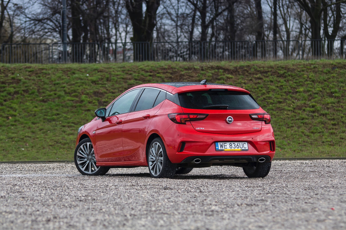 Opel Astra 1.6 Turbo 200 KM M6 Elite