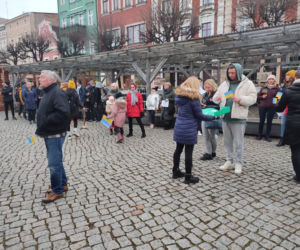 Nigdy więcej wojny! Protest na rynku w Lesznie