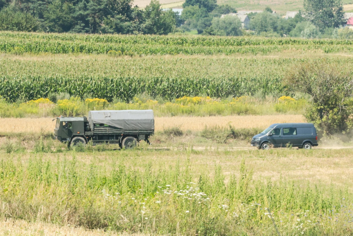 Huk i lej w ziemi. Mieszkańcy przerażeni: "Wiedziałam, że to ruskie"