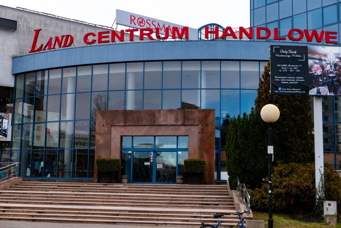 Centrum handlowe Land przy metrze Służew w Warszawie