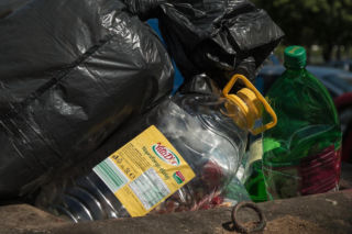 Gigantyczne składowisko odpadów! Milion złotych kary za toksyczne beczki