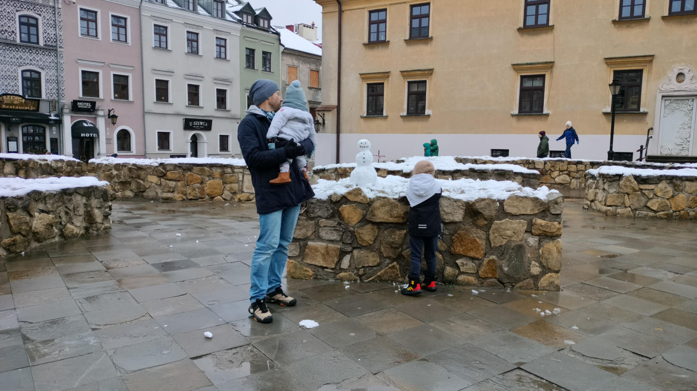 Pierwszy śnieg w tym sezonie! Lublin jest ukryty pod zimową pierzynką 