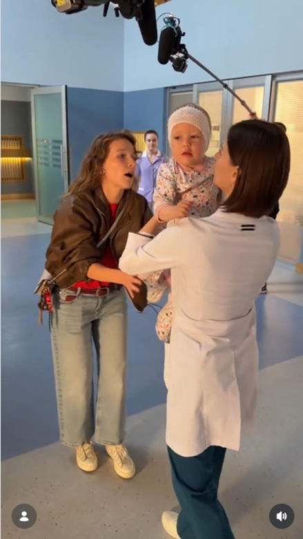 Na dobre i na złe nowy sezon na planie. Nina (Rita Sobocińska), Blanka (Pola Gonciarz), Zuza (Aurora Lipartowska)