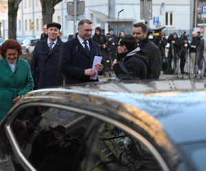 Konferencja Przemysława Czarnka na stacji paliw koncernu Orlen w Warszawie