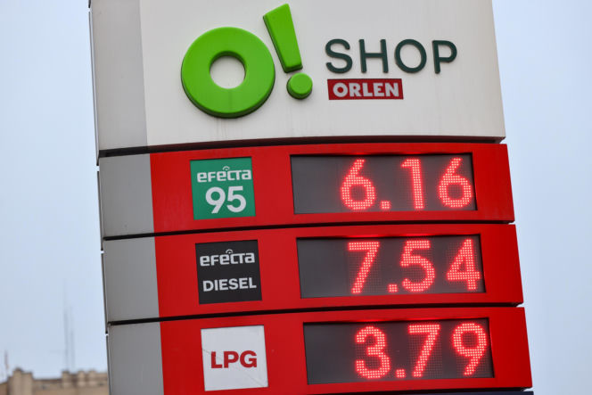 Polacy zadowoleni z obniżki cen paliw