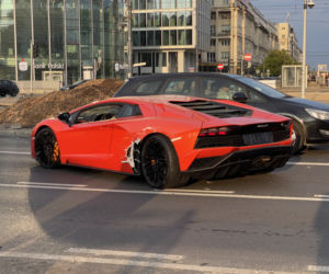 Luksusowe lamborghini roztrzaskane w centrum Warszawy