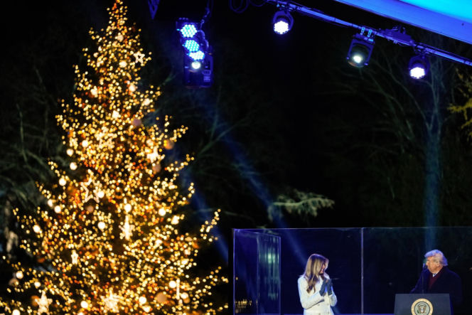 Melania Trump zapaliła choinkę przed Białym Domem! Podoba Ci się?