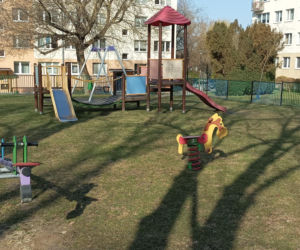 Huśtawki czy parking? Przed takim wyborem stoją mieszkańcy osiedla w Lublinie