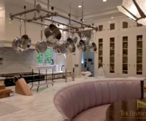 Słynna posiadłość Ozzy'ego Osbourne'a trafiła na sprzedaż! Gwiazdorski luksus za KOLOSALNĄ sumę!