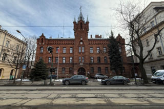 Budowano ją w pośpiechu po gigantycznym pożarze Krakowa. Była pilniejsza niż budowa Teatru Słowackiego. Piękna czerwona cegła strażnicy budzi respekt do dziś