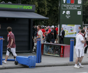 ZAMIESZKI KIBICÓW przed meczem POLSKA-ROSJA - ZDJĘCIA