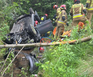 Auto spadło z wiaduktu. Lądował śmigłowiec LPR, dwie osoby nie żyją