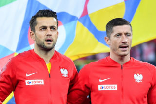 Robert Lewandowski wręczył piękny prezent Łukaszowi Fabiańskiemu. Kulisy pożegnania bramkarza