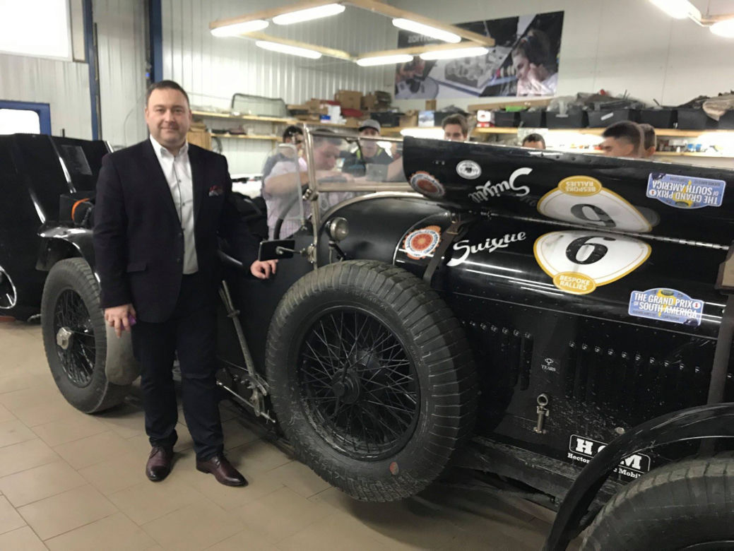 Dziewczyna bez ręki zostanie mechanikiem