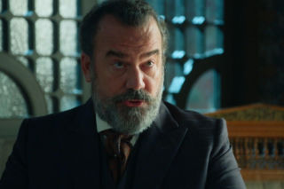 Alonso podejmuje desperacką próbę odnalezienia Marii