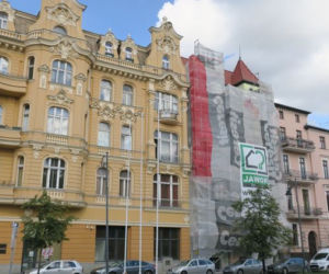 Zabytki na placu Wolności odzyskują blask