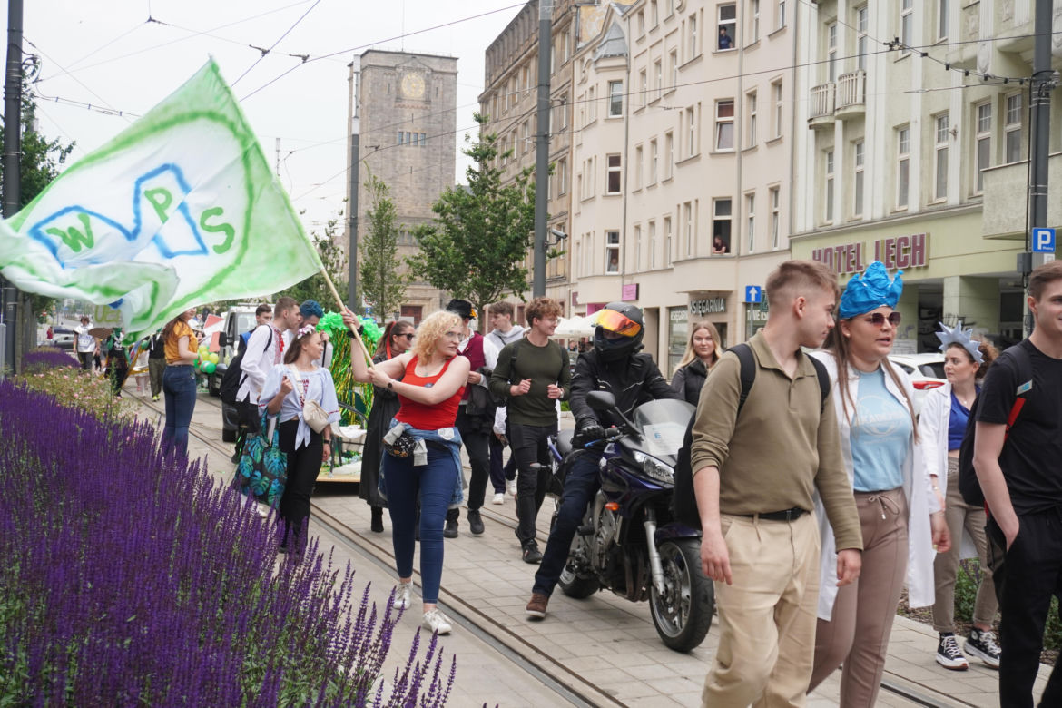 Studenci przejęli Poznań. Zobaczcie jak wyglądał Pochód Juwenaliowy 2024!