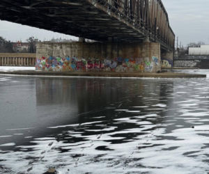 Dzieci weszły na lód na Odrze. Sekundy od tragedii we Wrocławiu