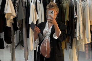 Influencerka zaraz rodzi, a tu taki skandal. Gwiazda Internetu sprzedaje chińskie podróbki jako luksusowe sukienki?