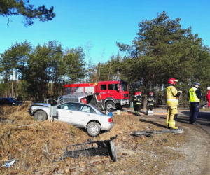 Wypadek na ul. Kościuszki w Siemiatyczach. Zderzenia busa z audi. Dwie osoby zabrane do szpitala [ZDJĘCIA]