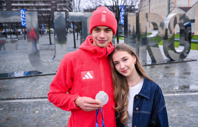 Semirunniy z dziewczyną