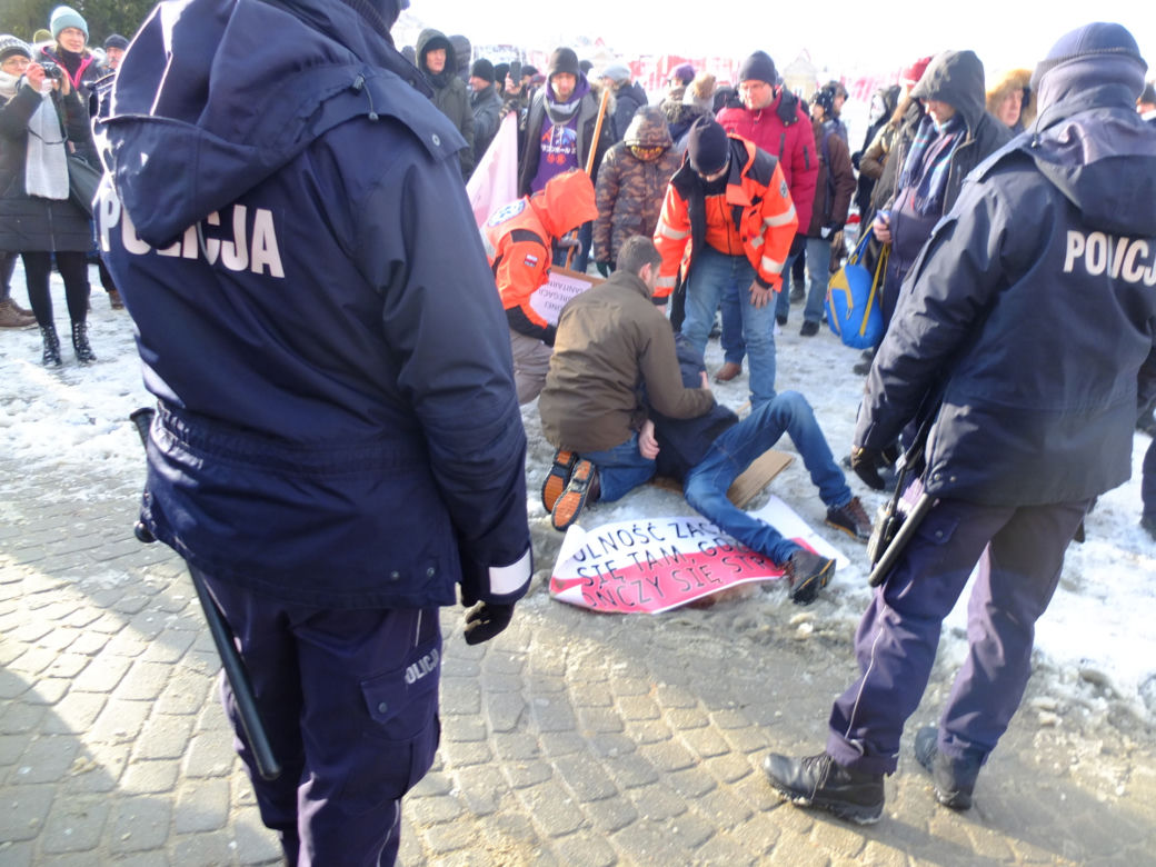 Protest antyszczepionkowców w Lublinie. Początek był przerażający