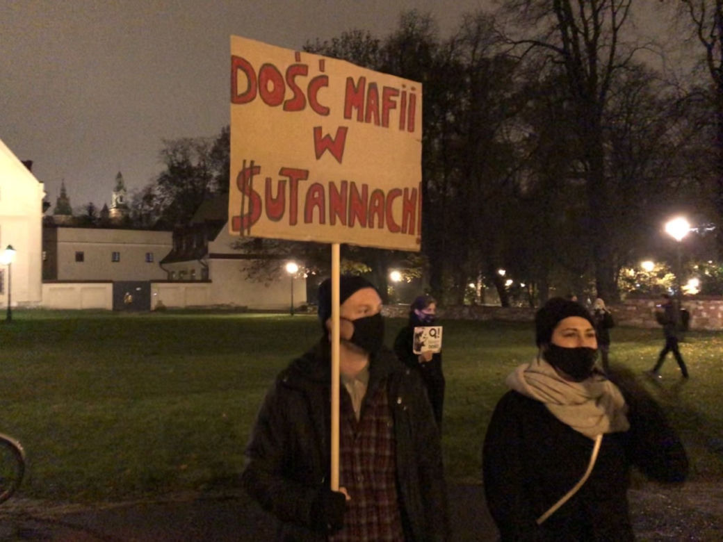 Protest przeciwko kardynałowi Stanisławowi Dziwiszowi w Krakowie