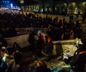 Nie mów mi, co mam robić. Protest kobiet w Krakowie [GALERIA ZDJĘĆ, AUDIO]